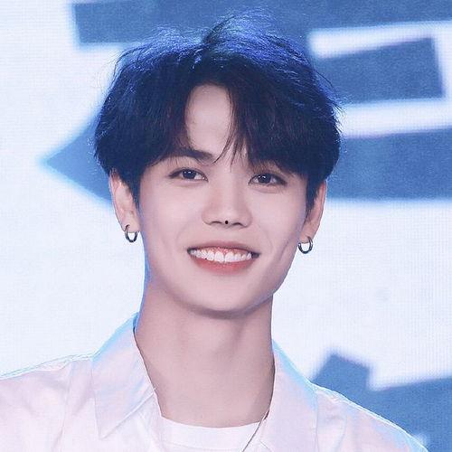 最新爆料 林彦俊童年照,从青涩少年到偶像蜕变之路